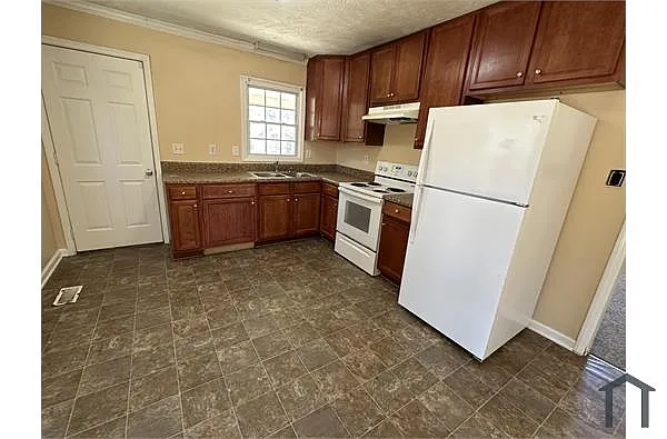 Building Photo - 4159 Village Dr