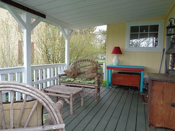5th image of 150 Clarksville St