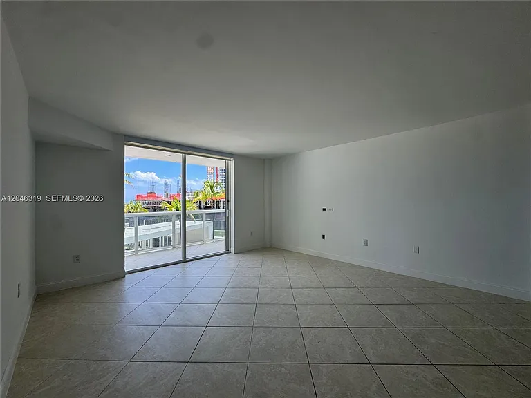 10275 Collins Ave #318 — Photo 7