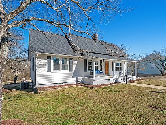 3rd image of 6 Fuller St