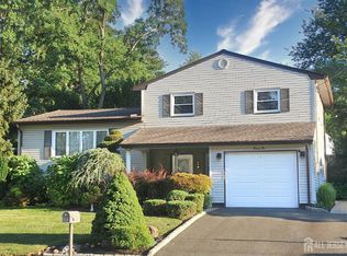 26 Paris Ave, Edison, NJ 08820