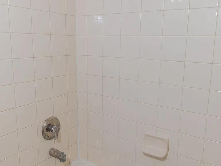 2530 Aldon St — Photo 45