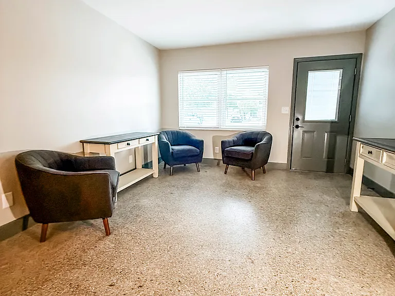 Cresthill Dr — Photo 9
