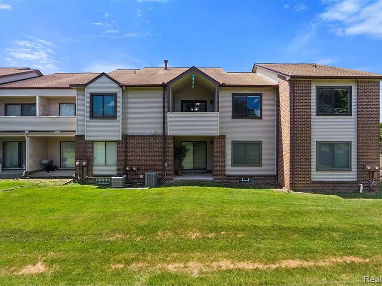 6680 Ridgefield Cir — Photo 37
