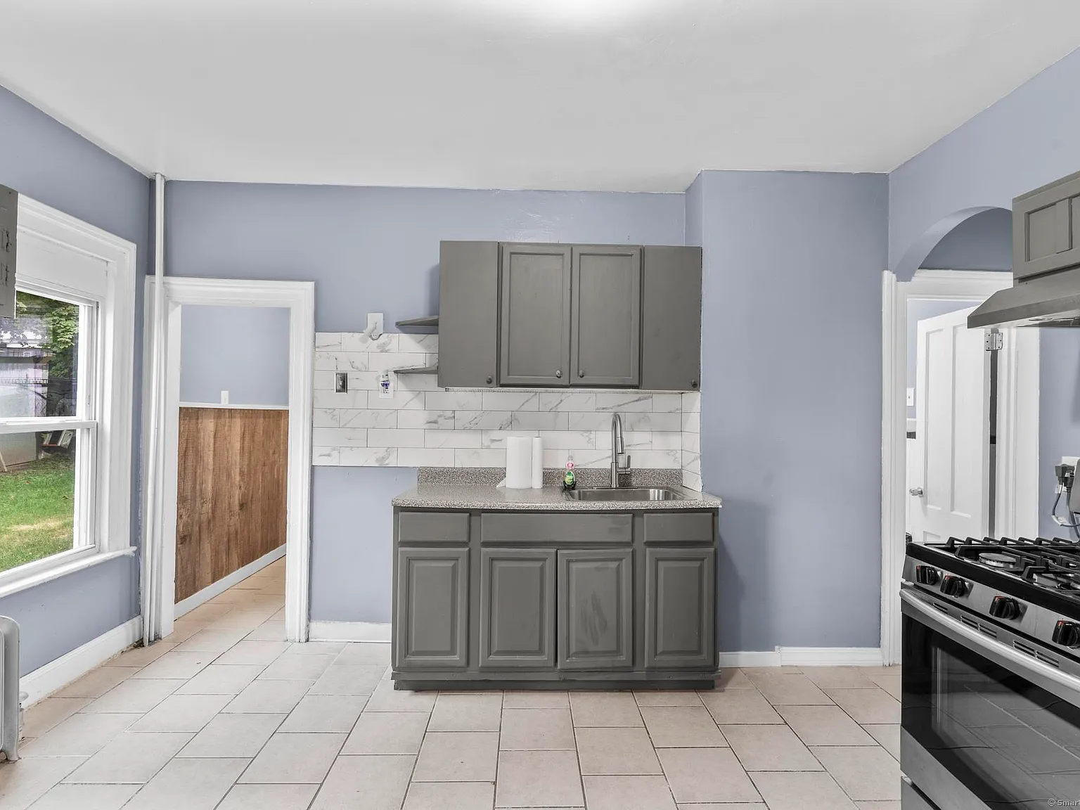 4 bed, 1.0 bath, 1316 sqft, $2,200 — Photo 4