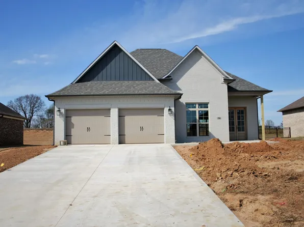 70 Charleston St, Dyersburg, TN 38024