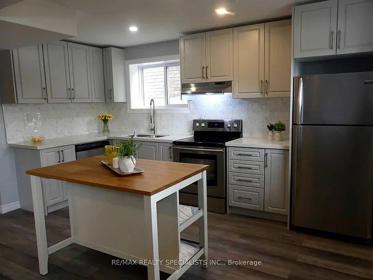304 Edgehill Dr N — Photo 6