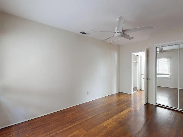 1502 N Hollywood Way #A — Photo 8