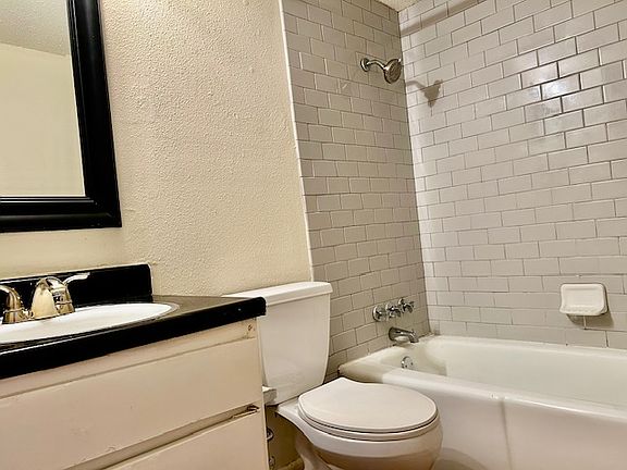 4th image of 4709 Harmon Ave APT 409