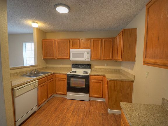 Kitchen - Lots of Countertop Space