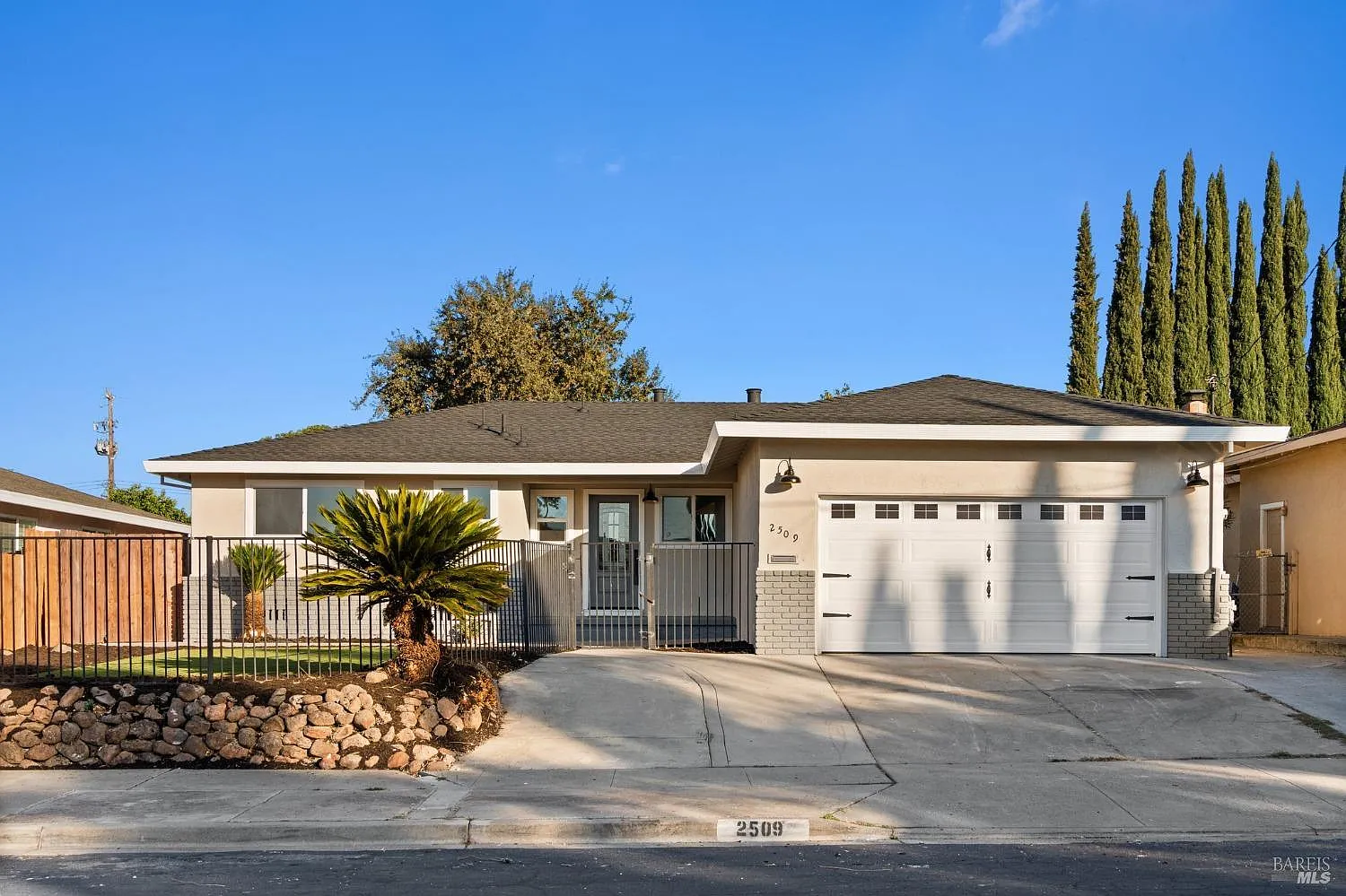 2509 Kennedy Way photo 1