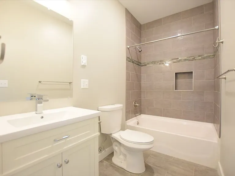 217 Columbia St — Photo 145
