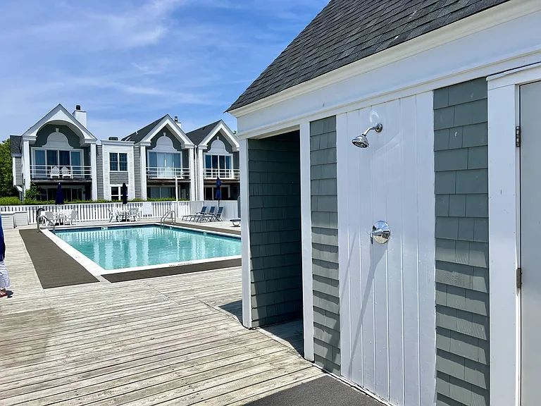 8 Oyster Point — Photo 6