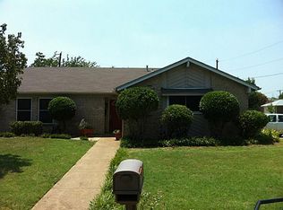 6000 Autumn Springs Dr, Arlington, TX 76001