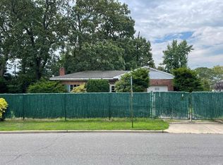 61 Saratoga Dr, Jericho, NY 11753