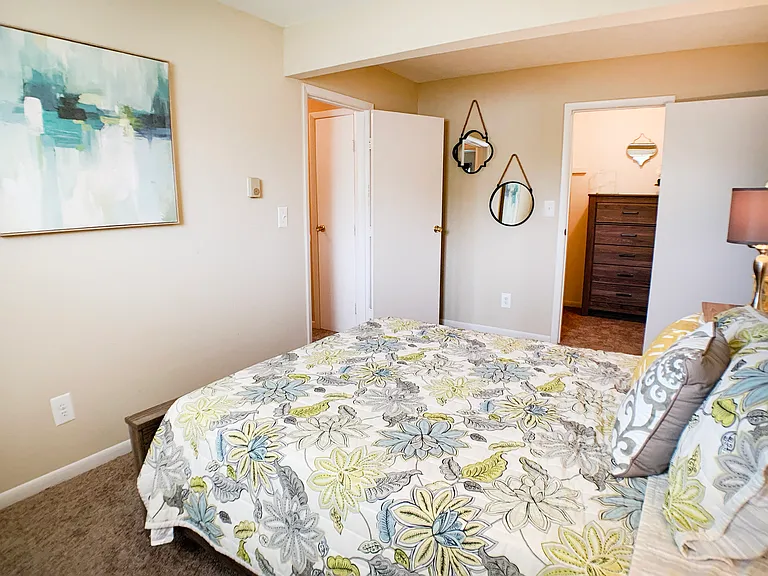 Crown Station Apartments — Photo 45
