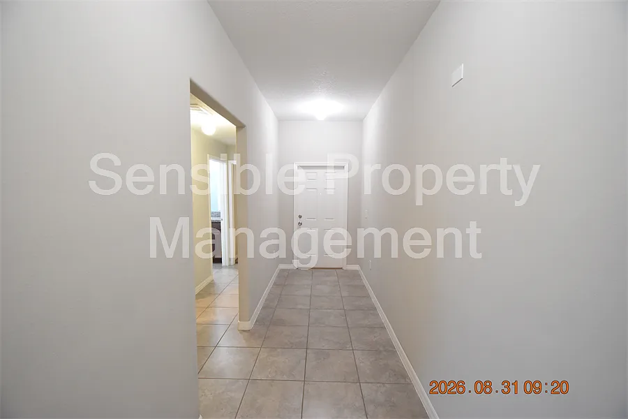 4 bed, 1918 sqft, $2,300 — Photo 2