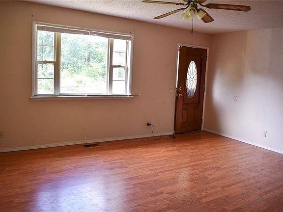 3rd image of 7145 Maywood Cir