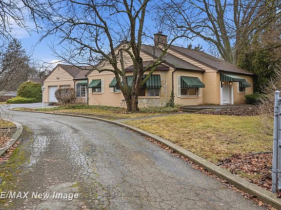 3rd image of 4077 Brockway Rd