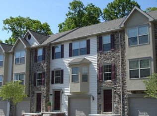32 Shady Tree Ct, York, PA 17402