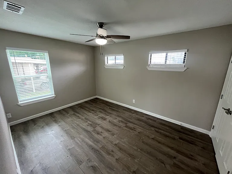 112 Derby Ln — Photo 11