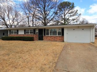 2215 Cardinal Dr, Florissant, MO 63033
