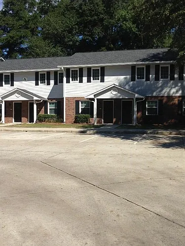 Logan Lane Photo 1
