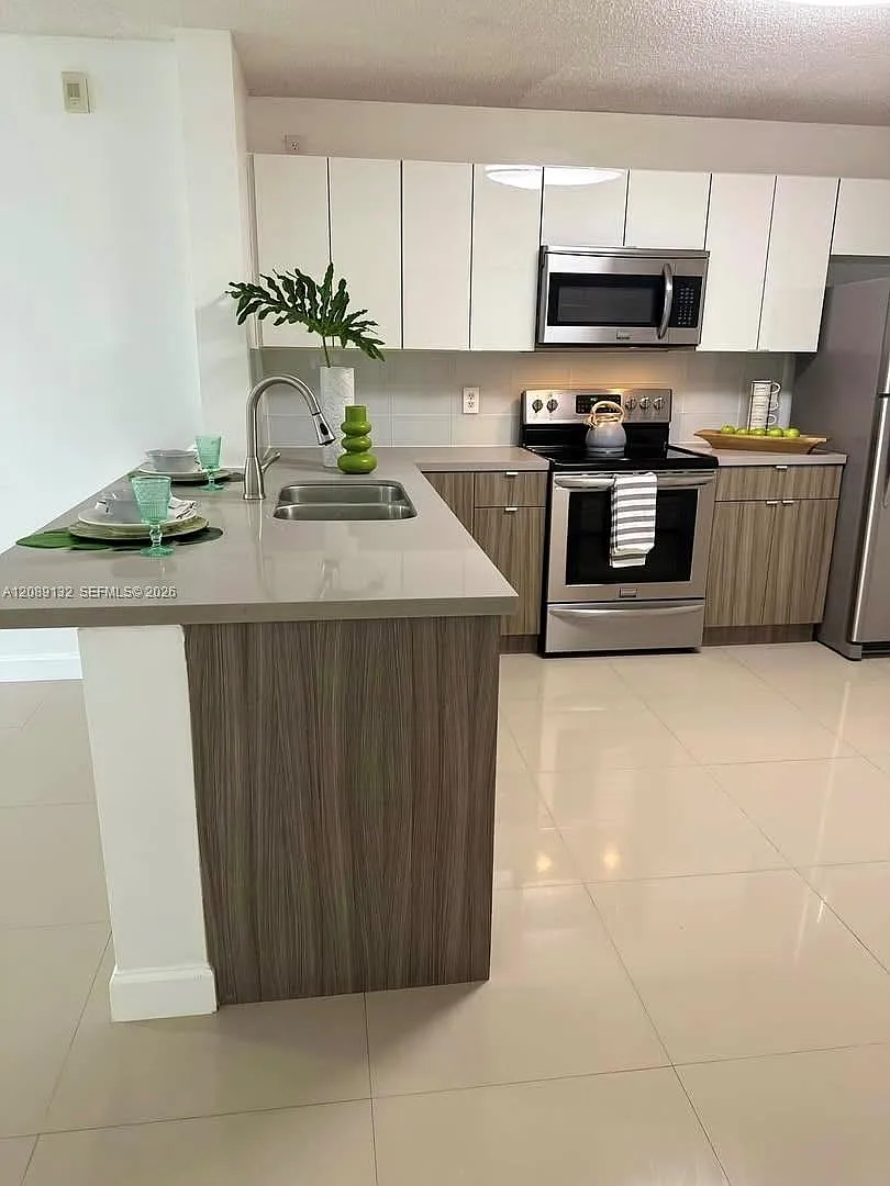 Grand Marquis Condo Homes — Photo 2