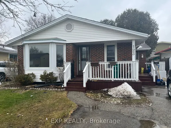 123 Greendale Cres, Kitchener, ON N2A 2R5