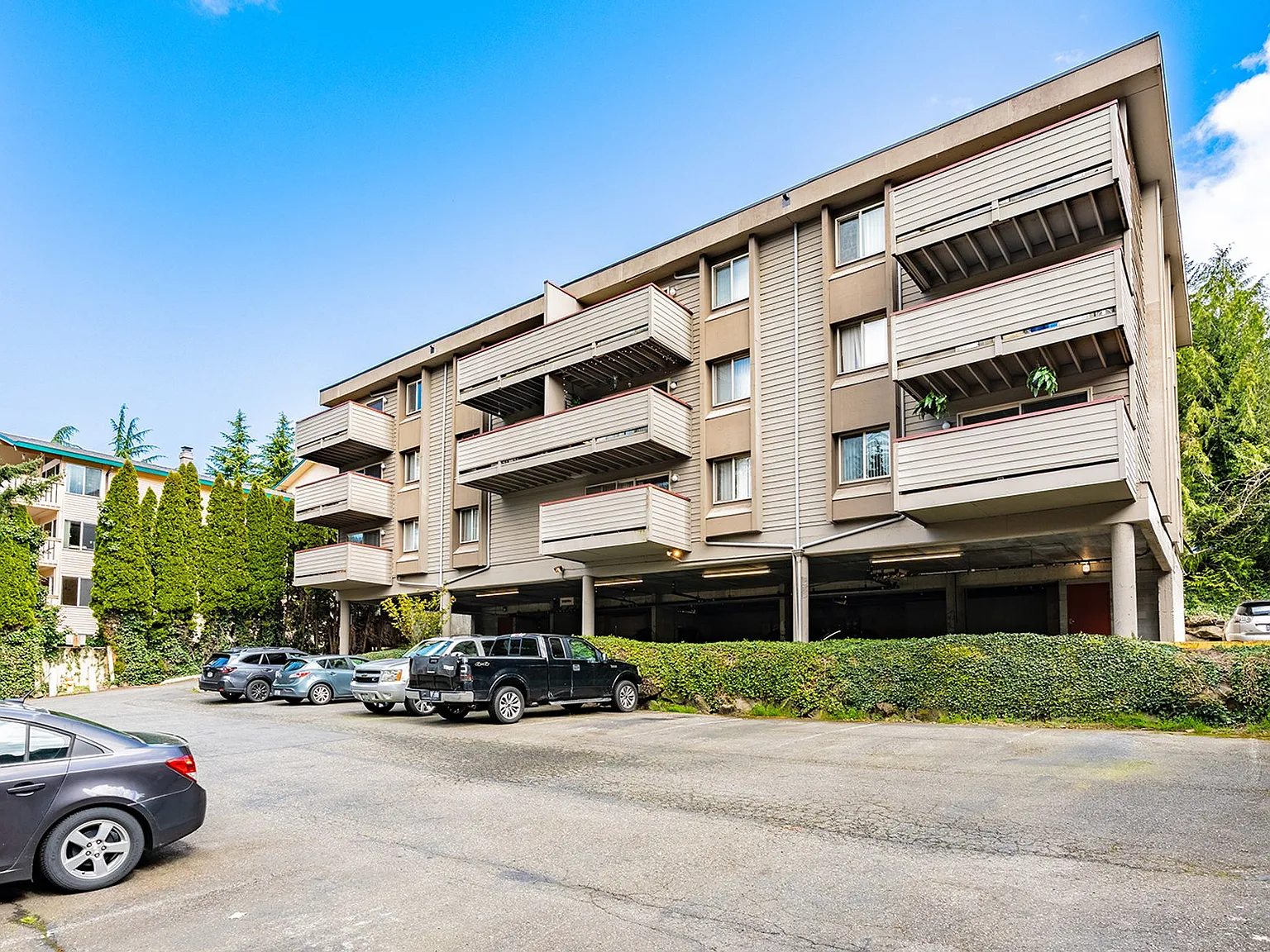425 Apartments — Photo 4