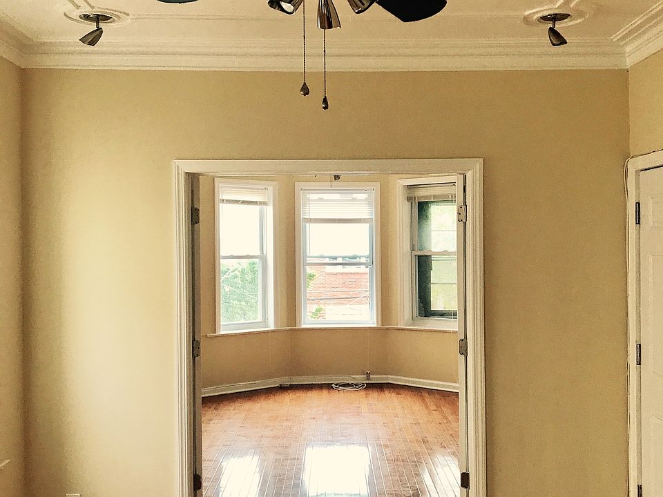 2nd image of 34 Fleet St #1