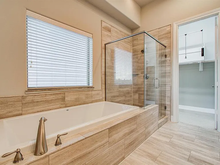 610 Delano St — Photo 26