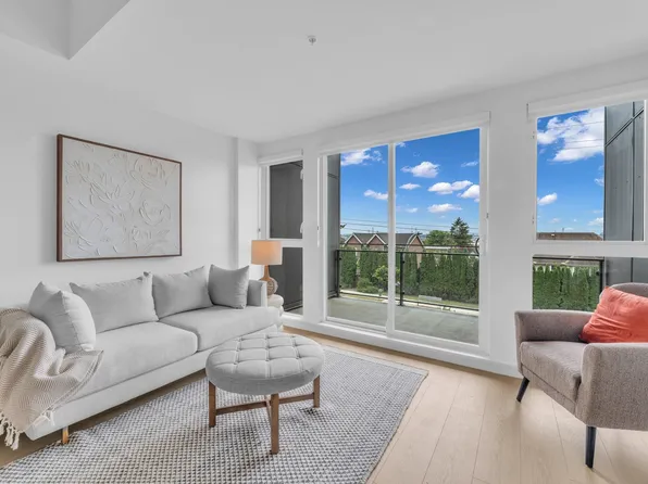 422 E 3rd St #103/203, North Vancouver, BC V7L 1E6