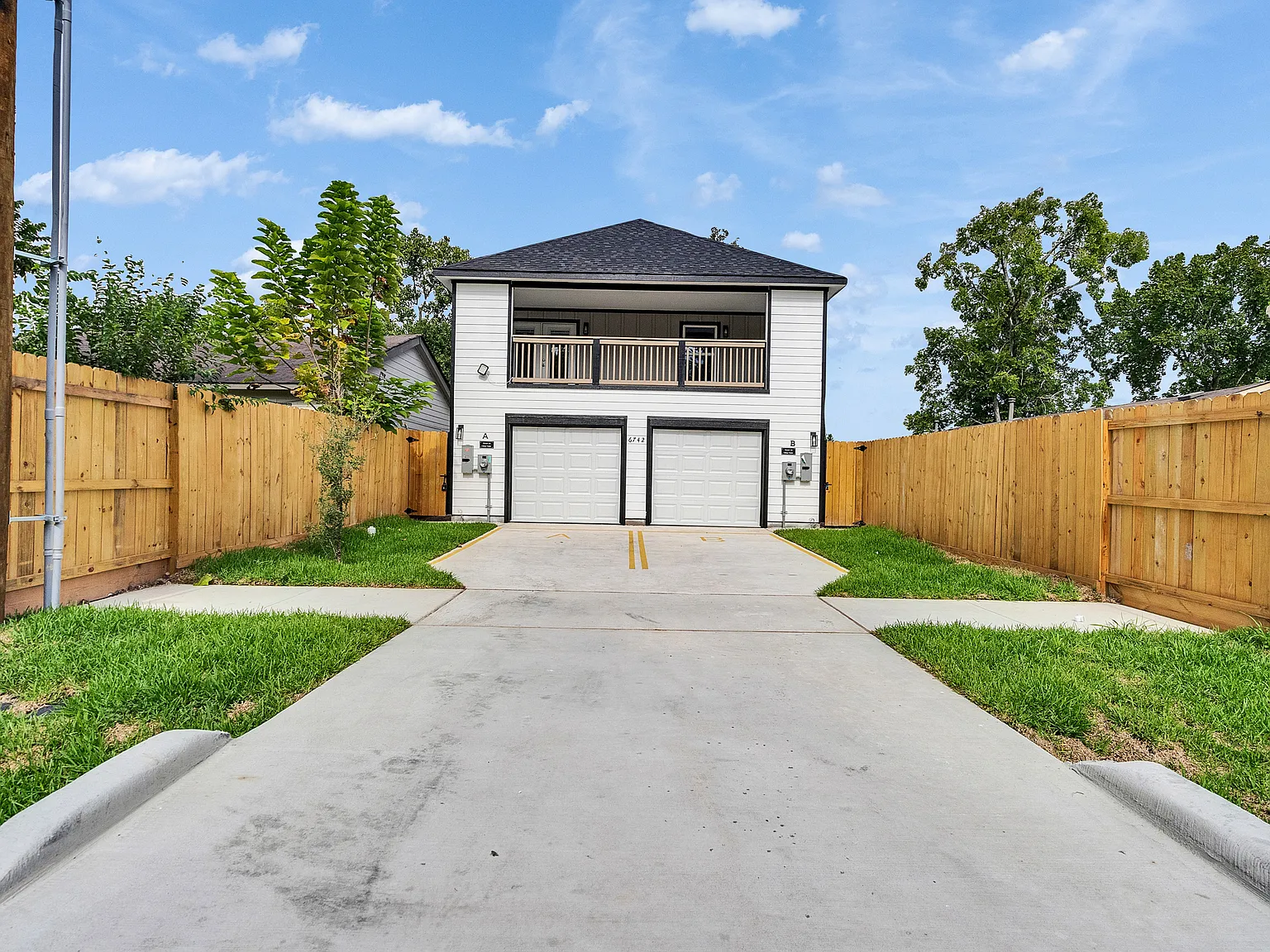 3 bed, 2.5 bath, 1300 sqft, $2,000 — Photo 3