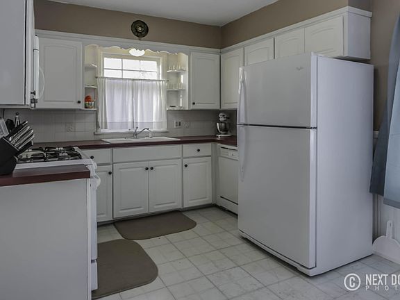 5th image of 1543 Plymouth Ave SE Unit Se