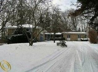 23925 Berg Rd, Southfield, MI 48033