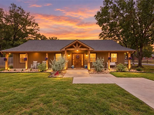 2302 Quail Run, College Station, TX 77845