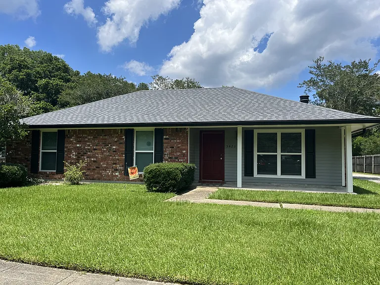 5423 Stonewall Dr — Photo 1