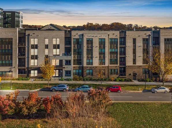 210 Decoverly Dr #402, Gaithersburg, MD 20878