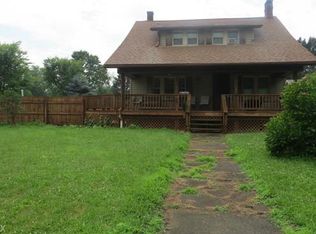 1037 N Market St, East Palestine, OH 44413