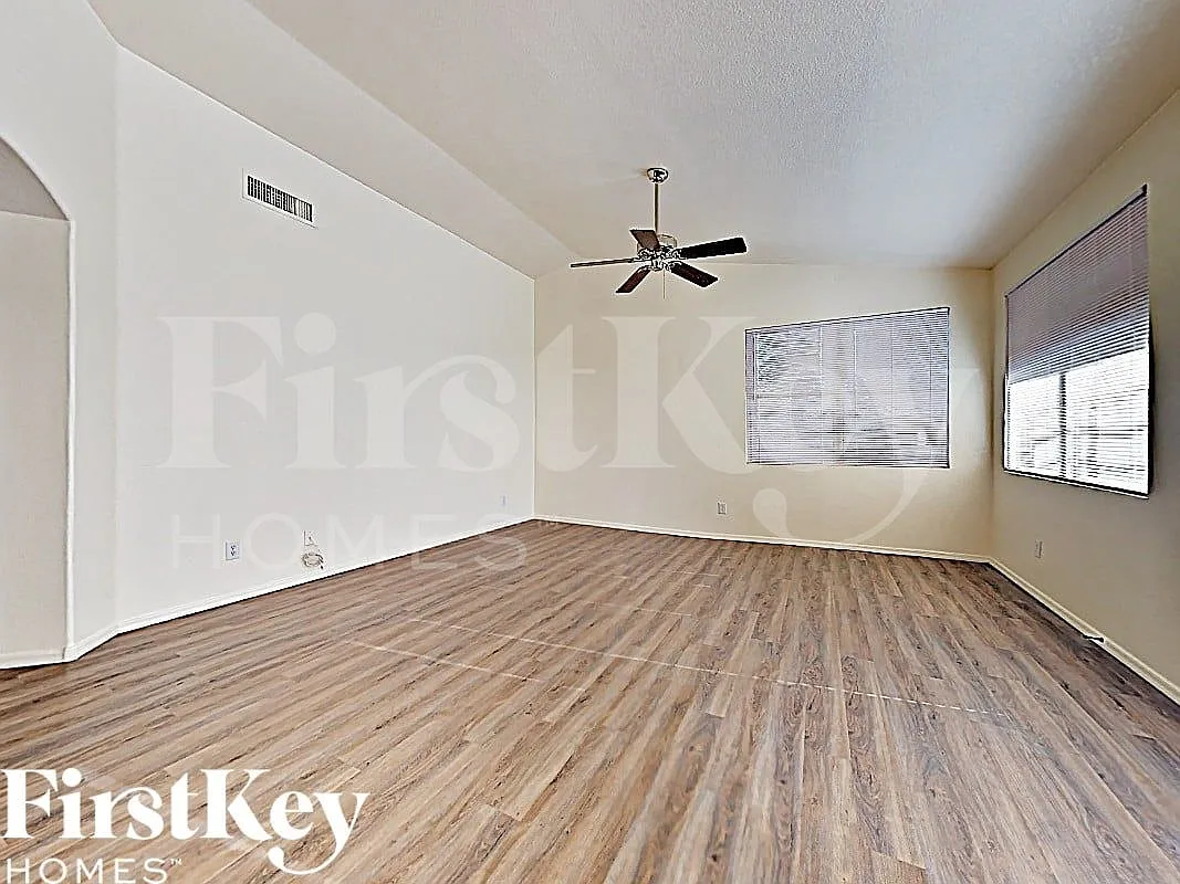 3 bed, 2.0 bath, 1678 sqft, $2,220 — Photo 4