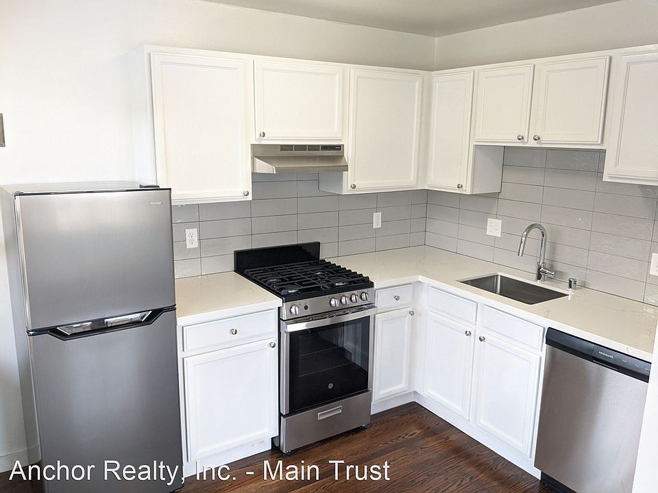 1st image of 3220 Vicente St APT 6