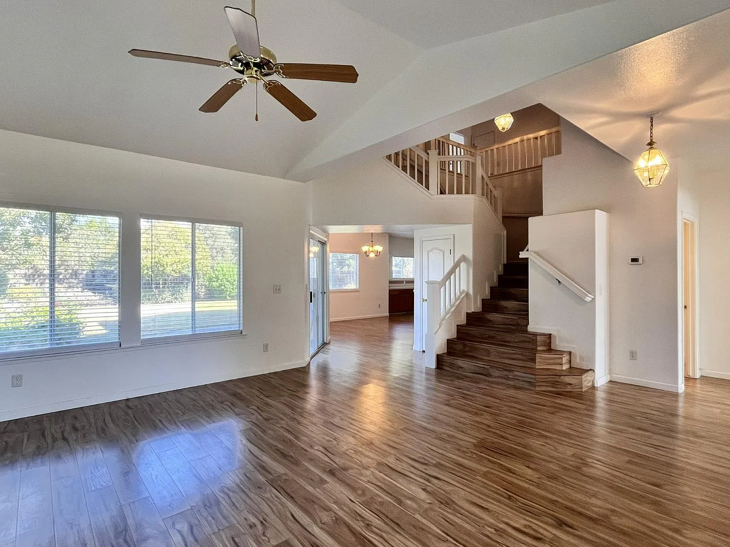 5 bed, 2378 sqft, $2,900 — Photo 4