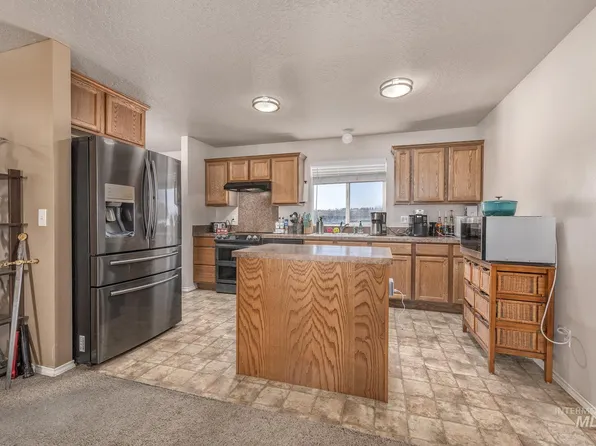 307 N 7th St W, Homedale, ID 83628