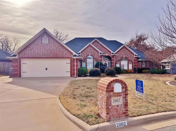 2002 NE 31st St, Lawton, OK 73507