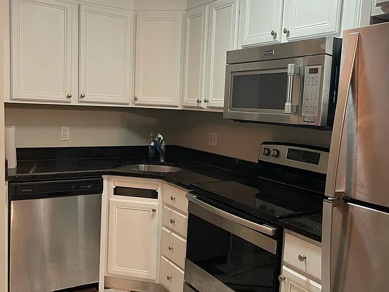 600 Brookside Dr #F — Photo 23