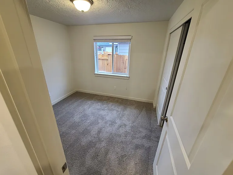 957 NW Upas Ave — Photo 8