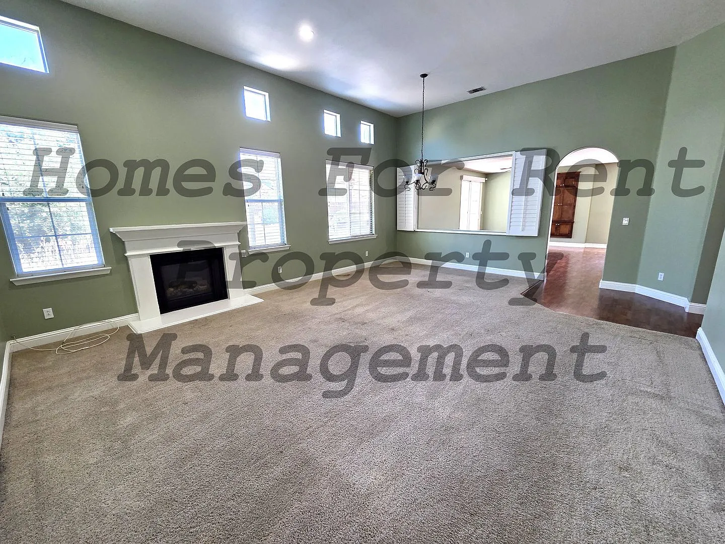 Large 3 Bedroom 3 Bath Home — Photo 2