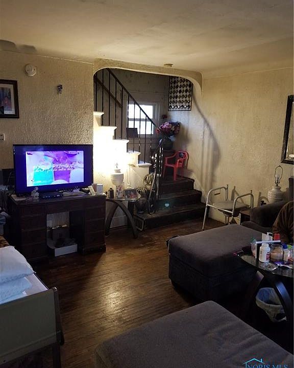2nd image of 545 Brighton Ave