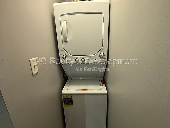 3rd image of 3266 W Wrightwood Ave